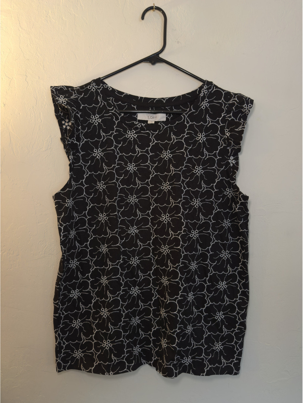 LOFT Women’s Large Black Floral Embroidered Ruffle Sleeve Top NWT